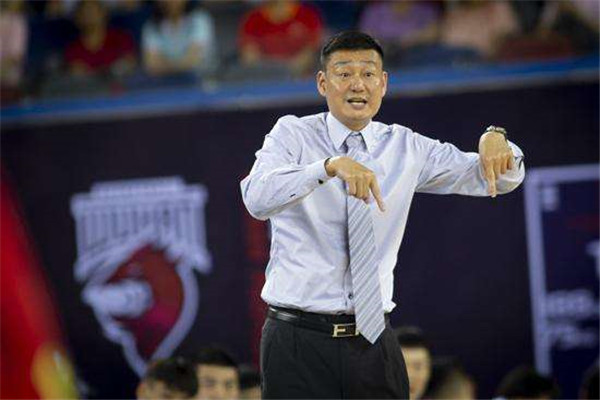  里昂主教练突遭下课，助教暂代指挥权  